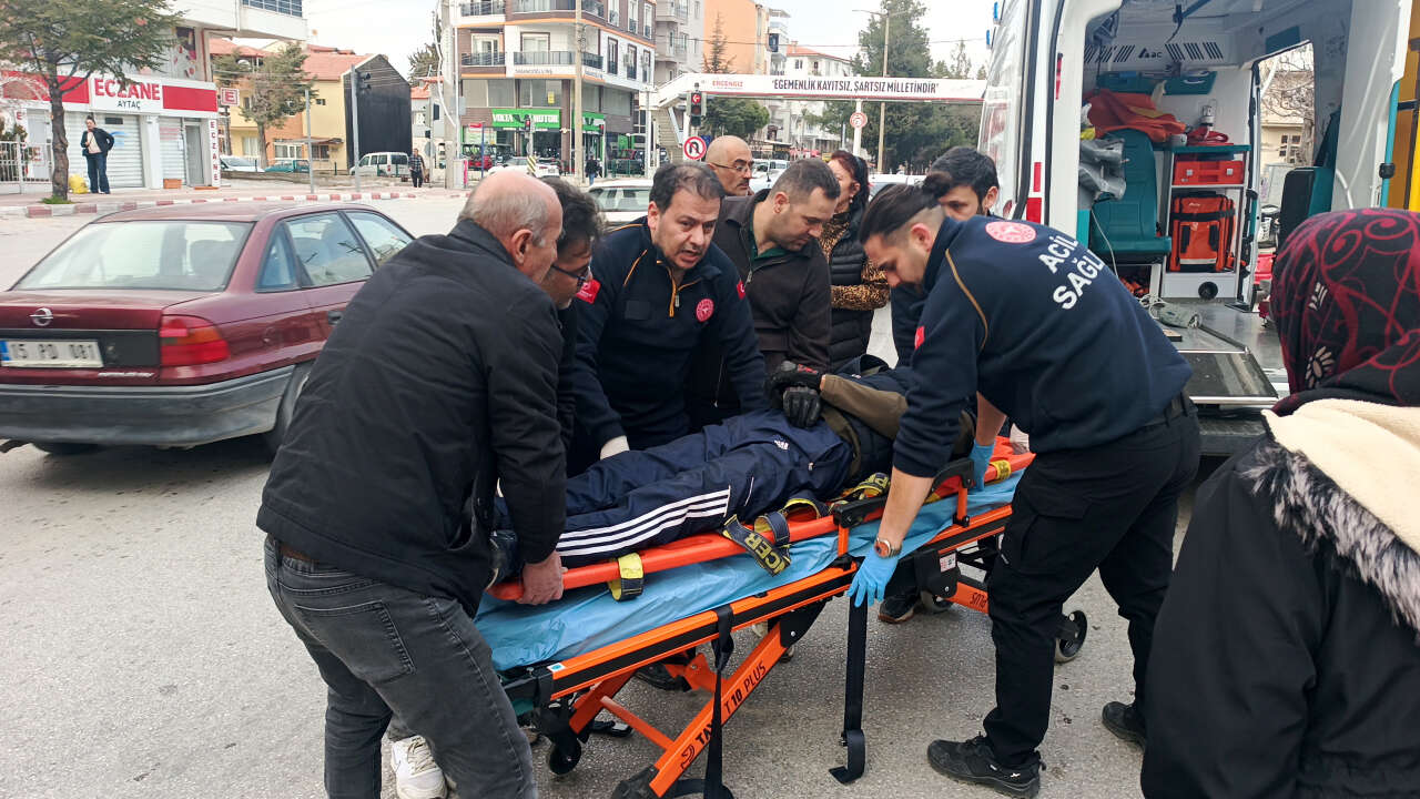 burdur-bulvarinda-korkutan-kaza-motosiklet-ve-elektrikli-bisiklet-carpisti