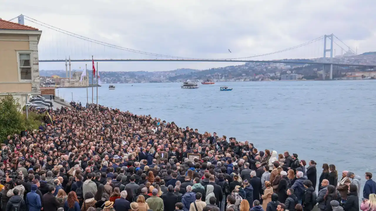 ozgur-ozel-o-bir-cumhuriyet-sevdalisiydi