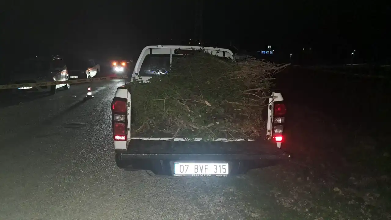 serikte-kamyonet-kasasindan-dusen-kadin-hayatini-kaybetti