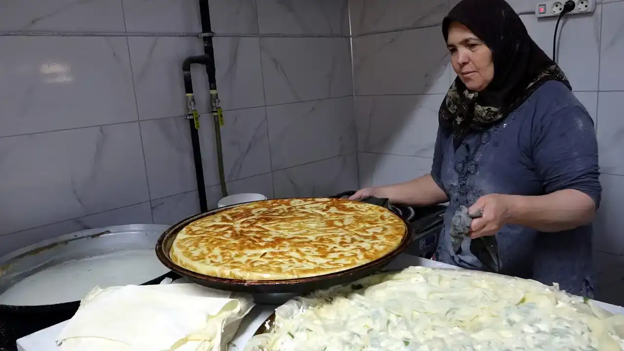 burdurda-su-boregi-imalathanelerinde-12-saatlik-yogunluk