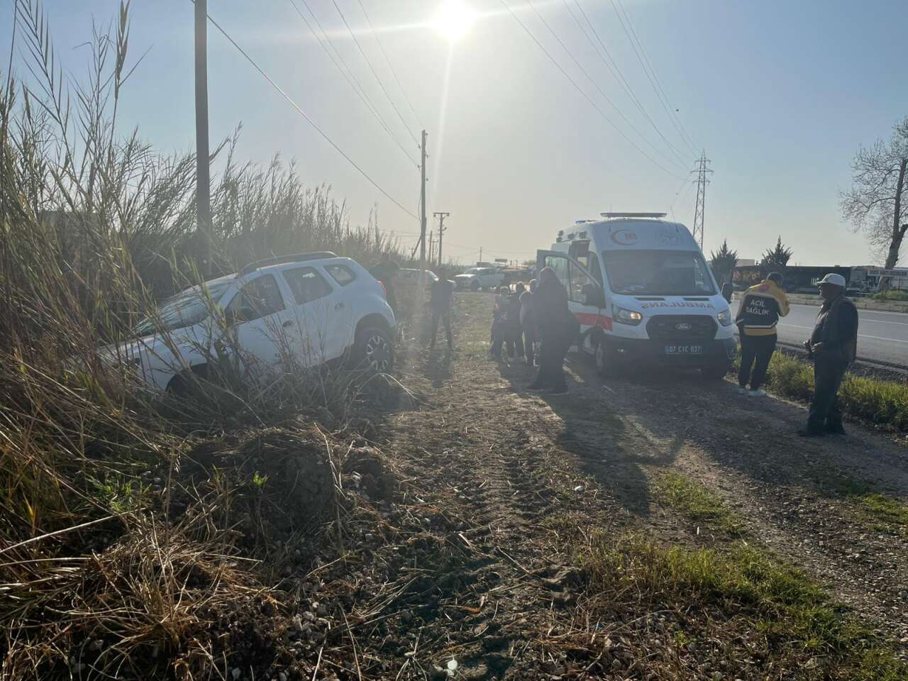 manavgatta-otomobil-tarlaya-uctu