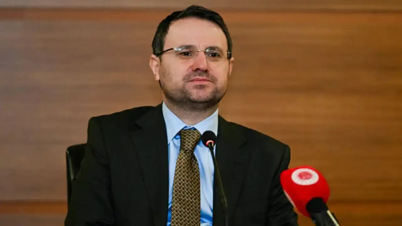 ozgur-ozelden-akin-gurlek-dosyasi-en-yuksek-maasi-alsa-bile-mumkun-degil