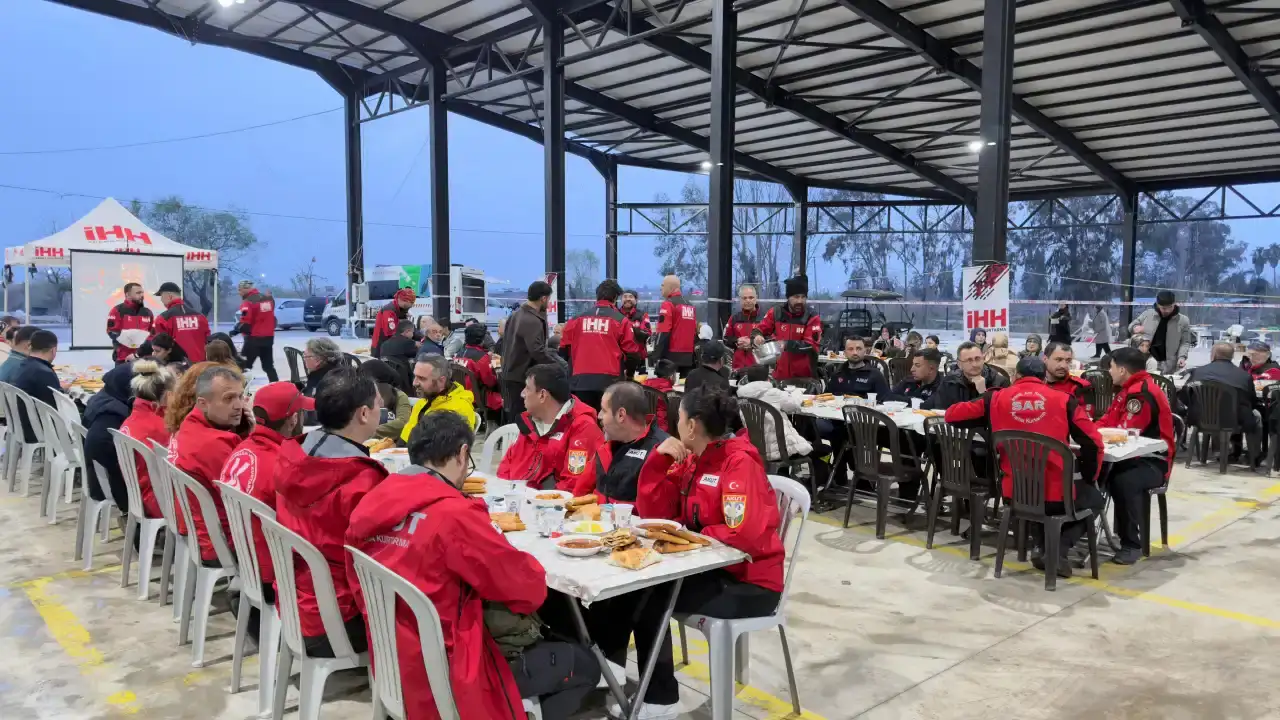 antalyanin-kurtarma-ekipleri-iftar-sofrasinda-bulustu