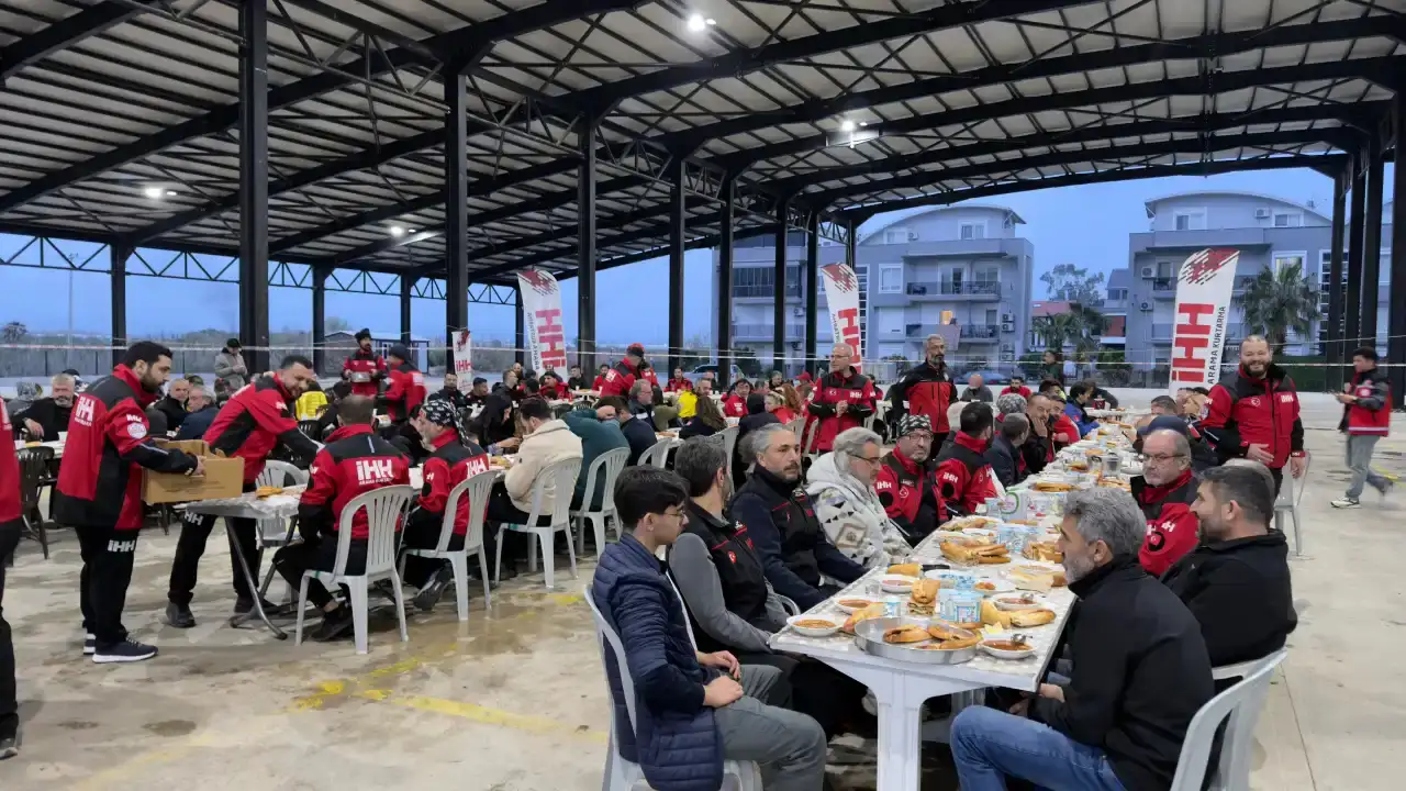 antalyanin-kurtarma-ekipleri-iftar-sofrasinda-bulustu
