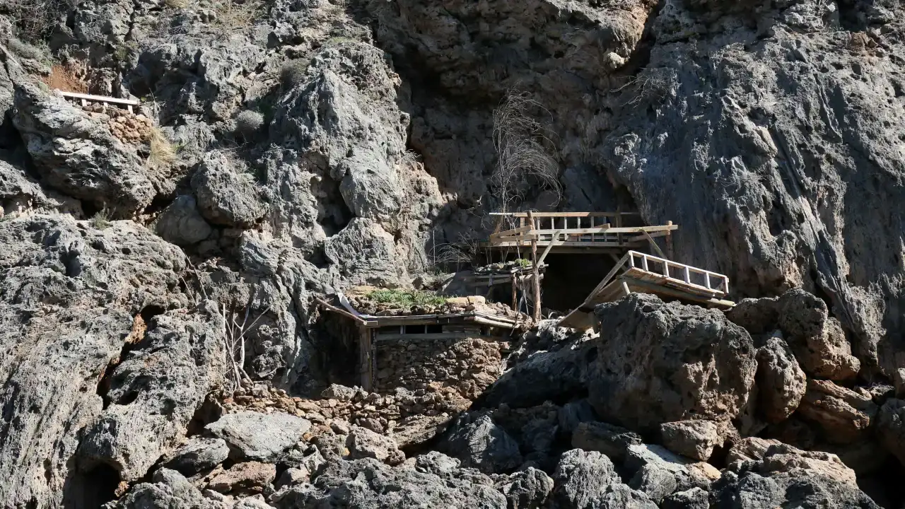 dunyada-tek-ama-isgal-altinda