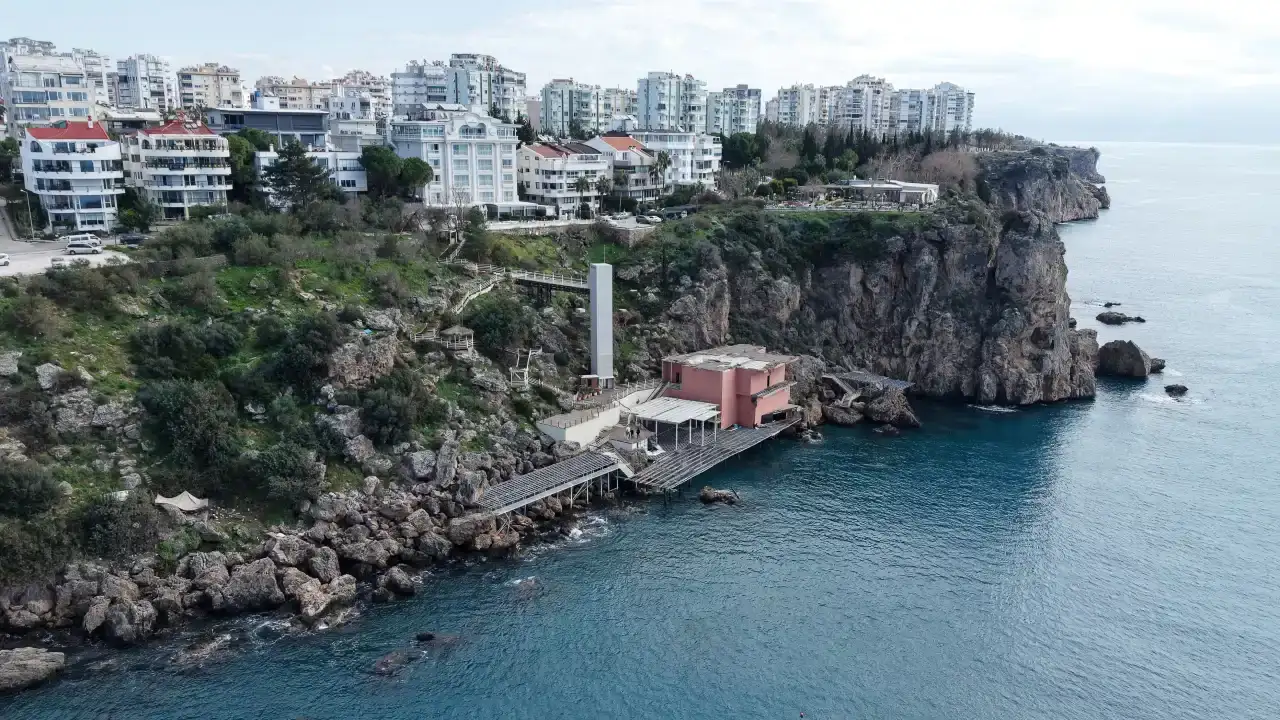 dunyada-tek-ama-isgal-altinda