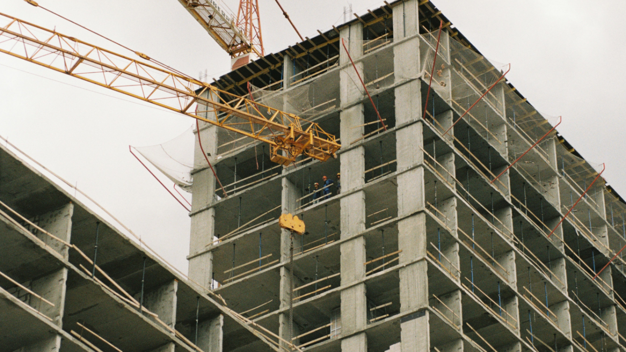 antalyada-dev-insaat-vurgunu-iddiasi-63-milyon-lira-ve-tetikci-soku