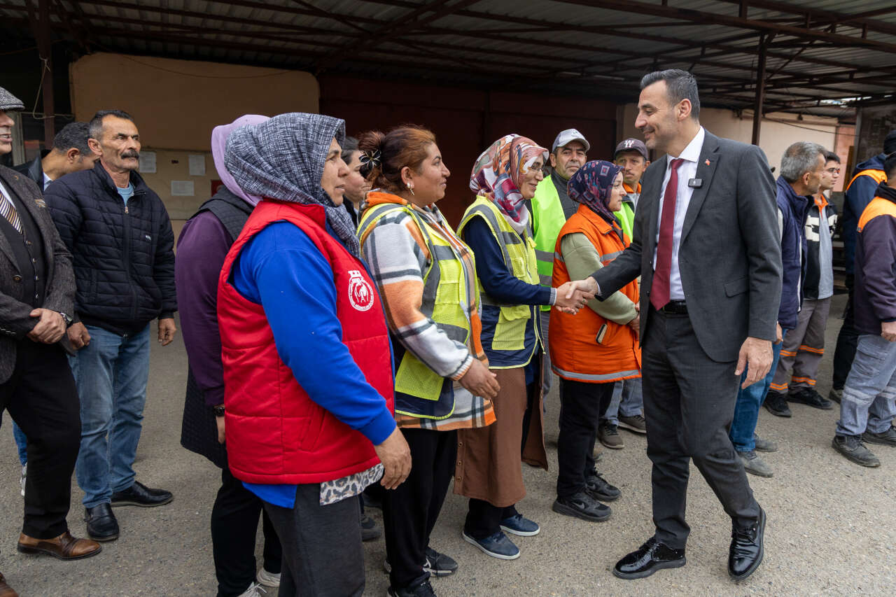 manavgat-belediyesinde-bayramlasma-mesaisi