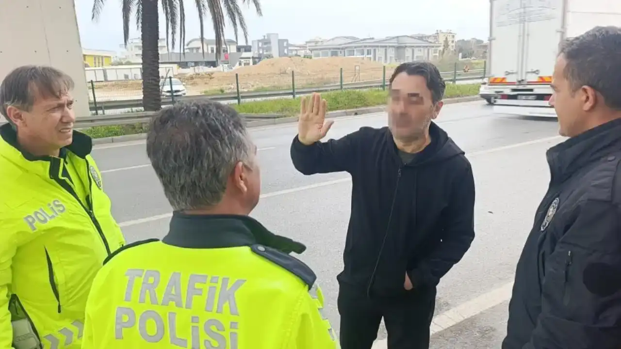 manavgatta-feci-kaza-arac-ust-gecit-ayagina-carpti-surucu-agir-yaralandi