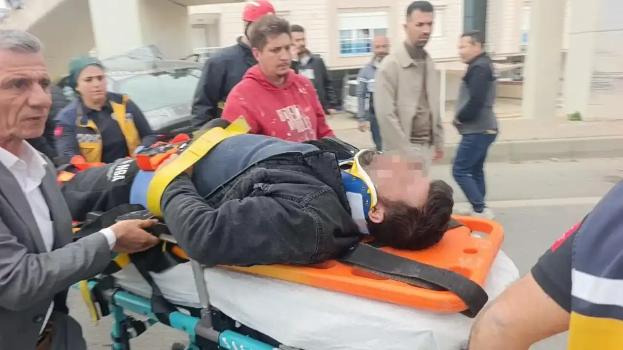 manavgatta-feci-kaza-arac-ust-gecit-ayagina-carpti-surucu-agir-yaralandi