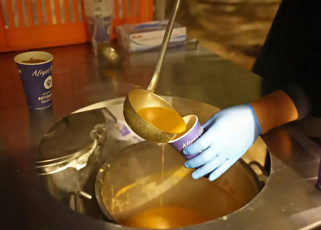 antalya-buyuksehirden-akdeniz-universitesi-ogrencilerine-vize-destegi