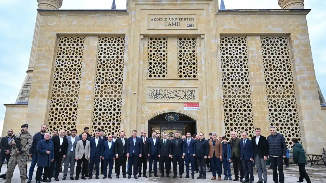 antalya-valisi-sahinden-ramazan-bayraminda-birlik-ve-dayanisma-vurgusu