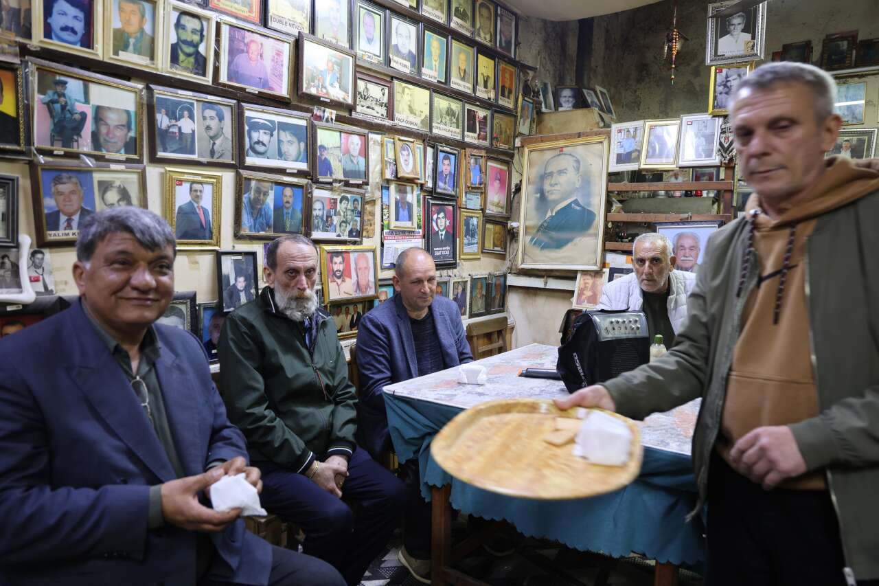 gecmis-unutulmadi-kozanda-oluler-kiraathanesinde-bayramlasma