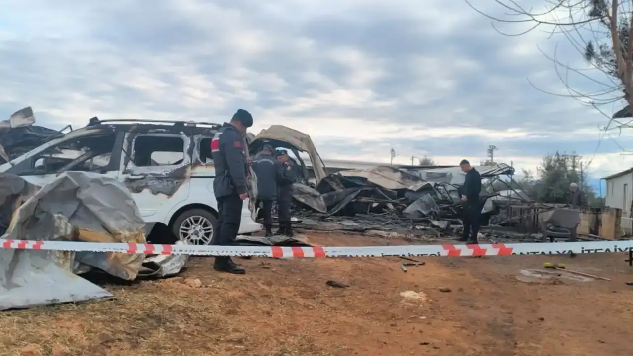 kepezde-geceyi-yasa-bogan-yangin-5i-cocuk-6-kisi-hayatini-kaybetti