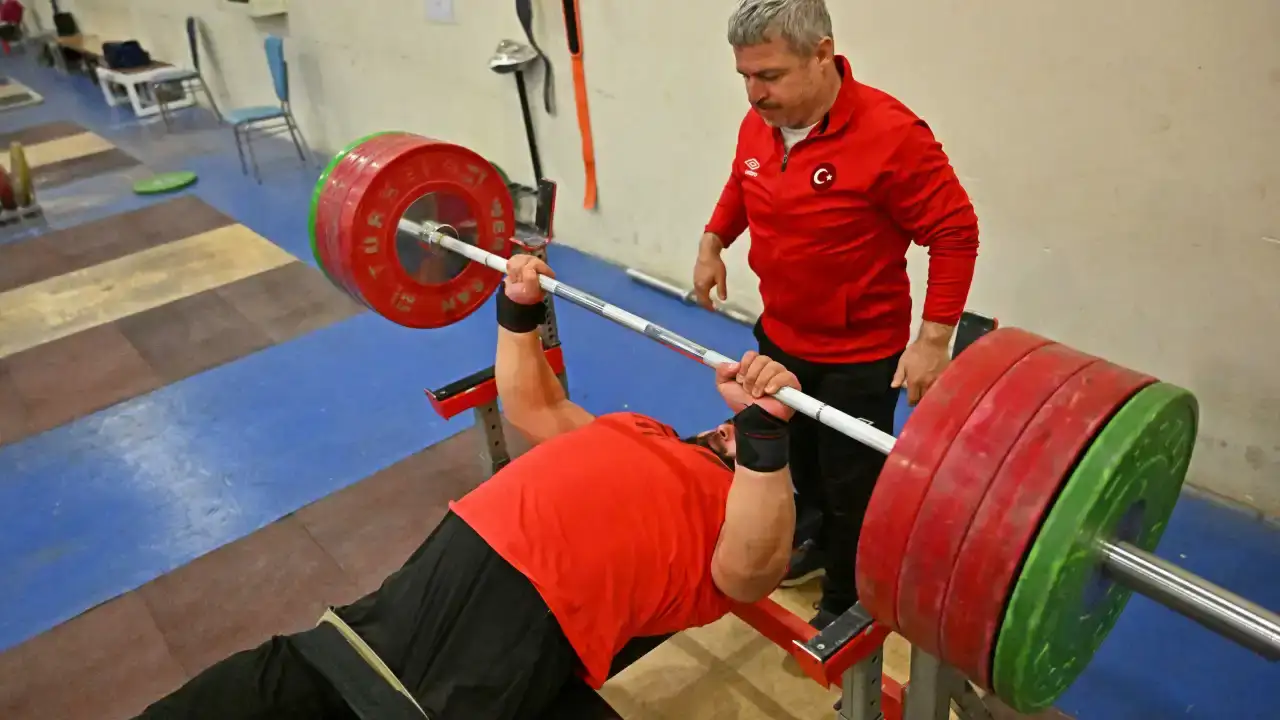 antalyali-milli-sporcu-faruk-ozturk-avrupa-ikincisi-olarak-cifte-madalya-kazandi