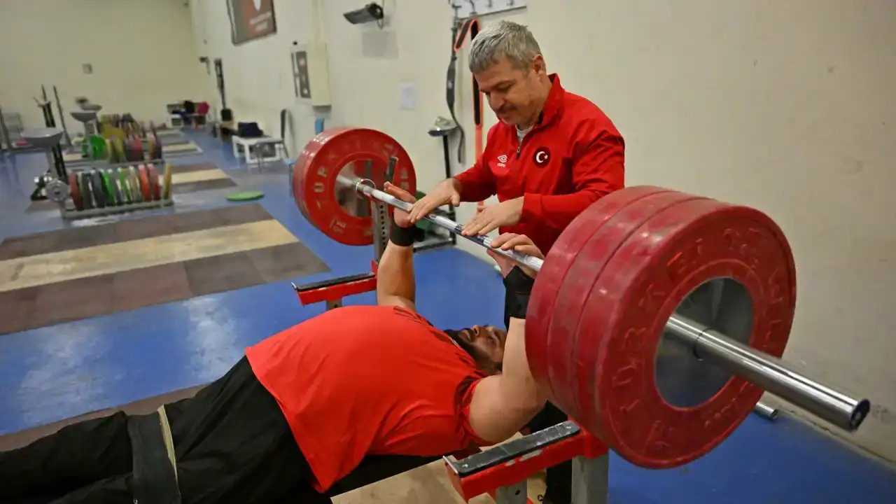 antalyali-milli-sporcu-faruk-ozturk-avrupa-ikincisi-olarak-cifte-madalya-kazandi