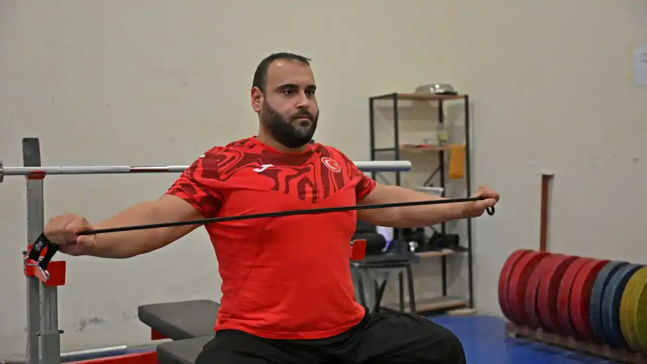 antalyali-milli-sporcu-faruk-ozturk-avrupa-ikincisi-olarak-cifte-madalya-kazandi