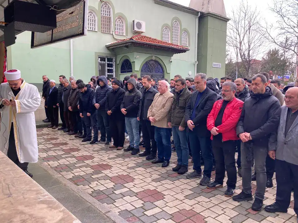 ispartada-aile-faciasi-polis-memuru-deniz-altinkaya-defnedildi