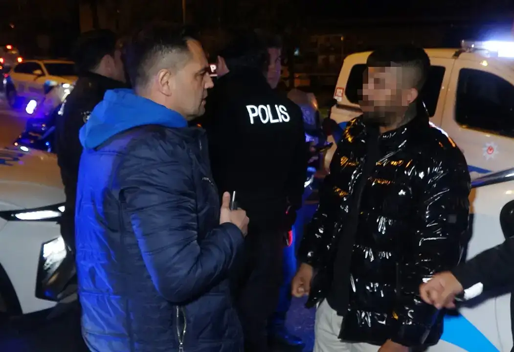 kepezde-aractan-ailesi-testten-3-uyusturucu-cikti