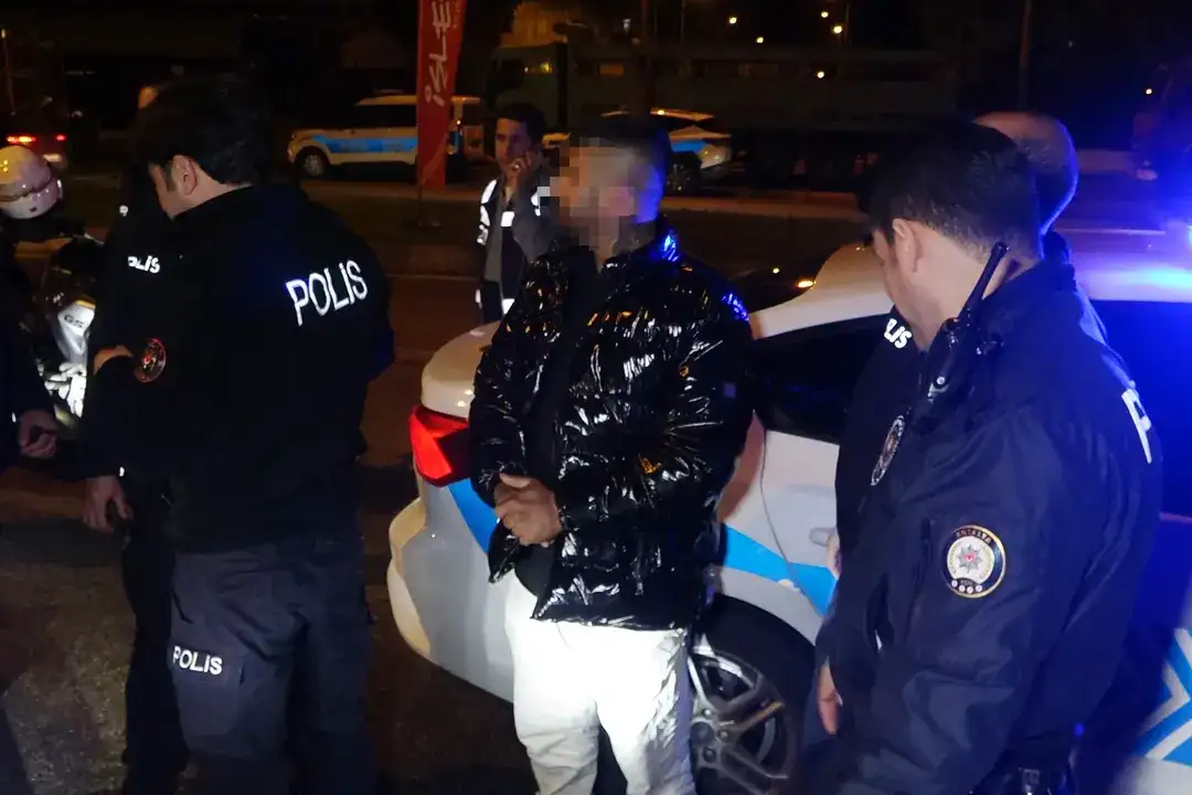 kepezde-aractan-ailesi-testten-3-uyusturucu-cikti