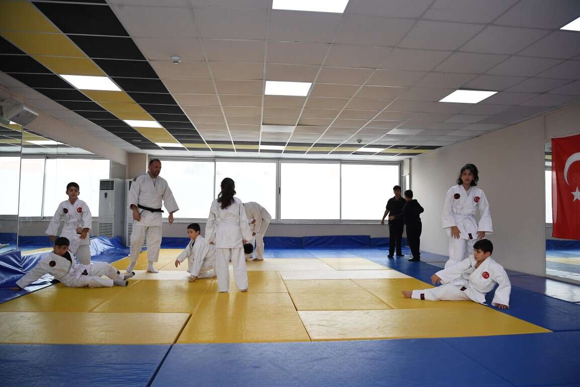 konyaaltinda-sporun-yeni-ussu-kapilarini-acti