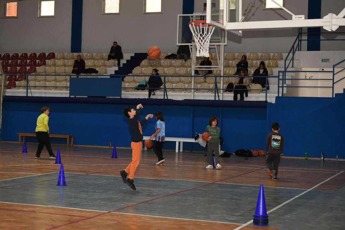 konyaaltinda-sporun-yeni-ussu-kapilarini-acti