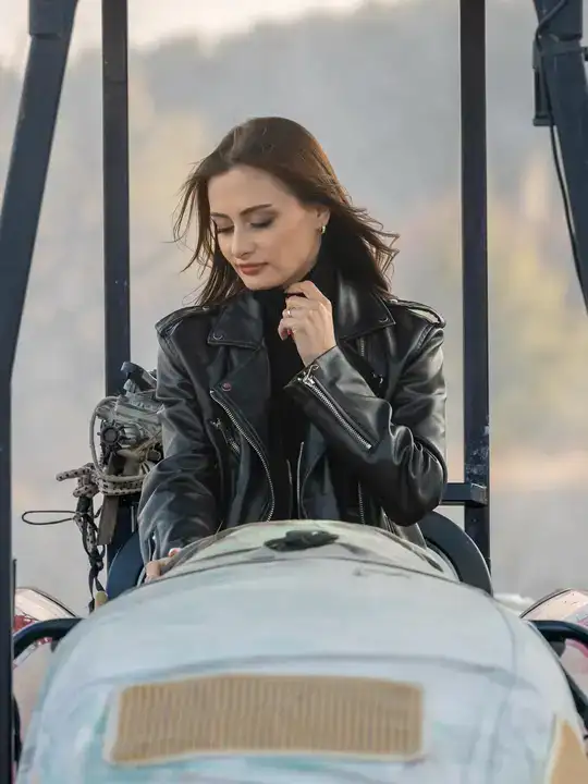 korkutelinde-surpriz-bayram-paylasimi-baskan-saniye-caran-traktorun-basina-gecti