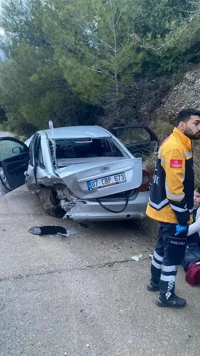 manavgatta-yagmurlu-havada-zincirleme-kaza-2-yarali