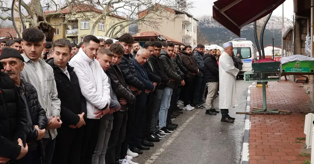 genc-nisanlilari-isparta-burdur-yolunda-olum-ayirdi