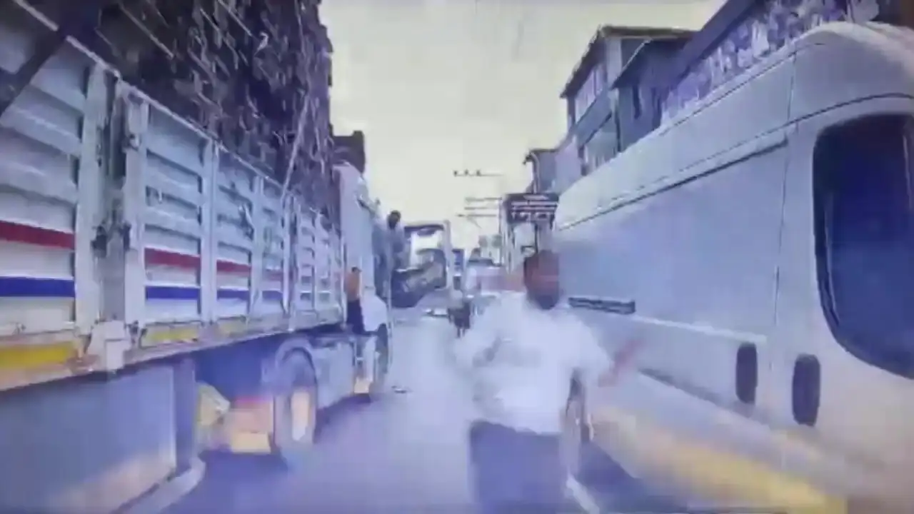 adanada-trafikte-dehset-sacan-tir-soforu-baba-ve-oglu-tutuklandi