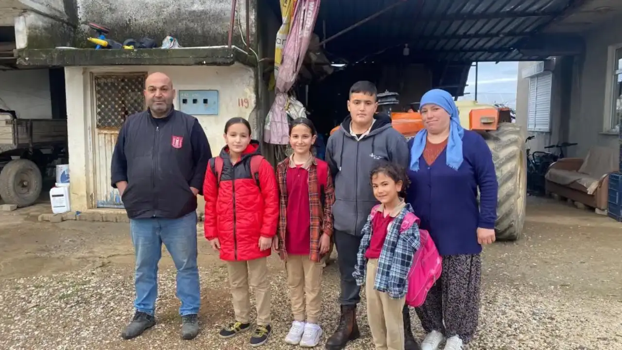 manavgatta-servis-krizi-yasaniyor-ogrenciler-traktor-ve-motosikletle-okula-gidiyor