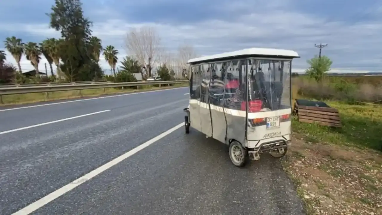 manavgatta-servis-krizi-yasaniyor-ogrenciler-traktor-ve-motosikletle-okula-gidiyor