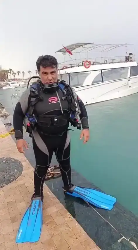 sidede-evlilik-yuzugunu-denize-dusurdu-dalgiclar-tarafindan-cikarildi