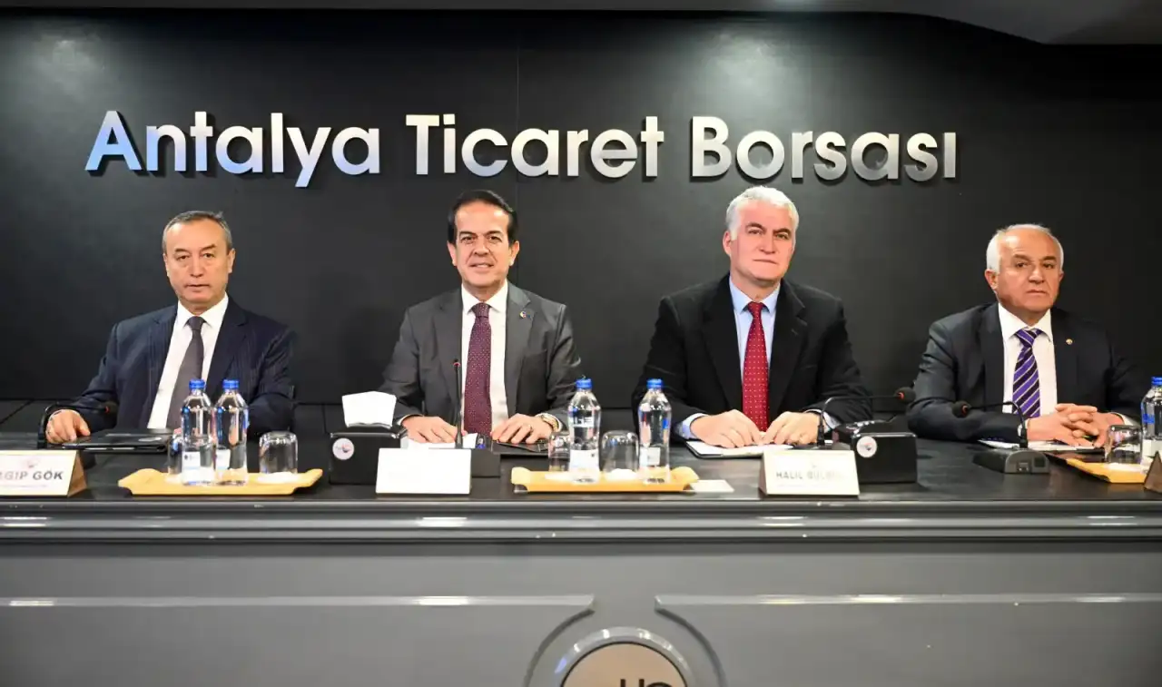 son-25-yilda-tarim-sektoru-8-kez-kuculse-de-antalya-direniyor