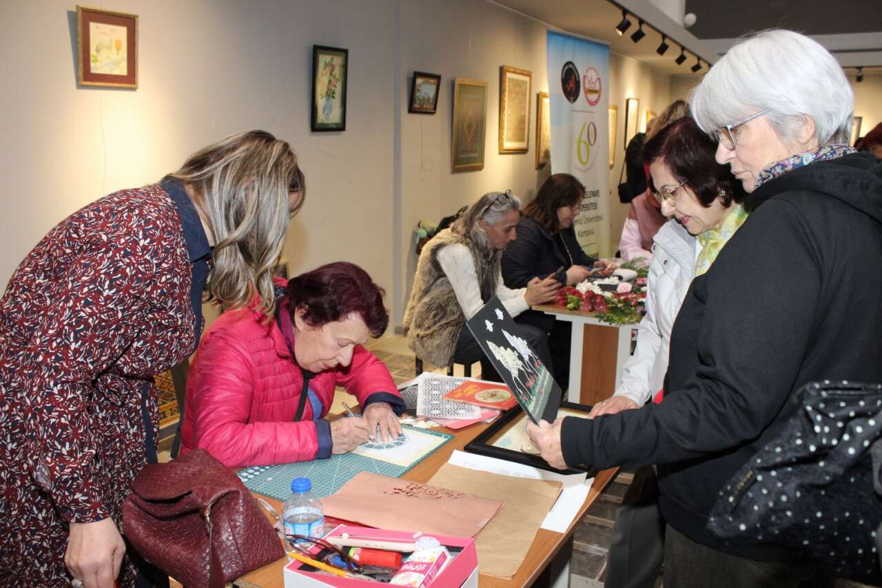 akdeniz-universitesinde-kusaklar-sanatla-bulustu