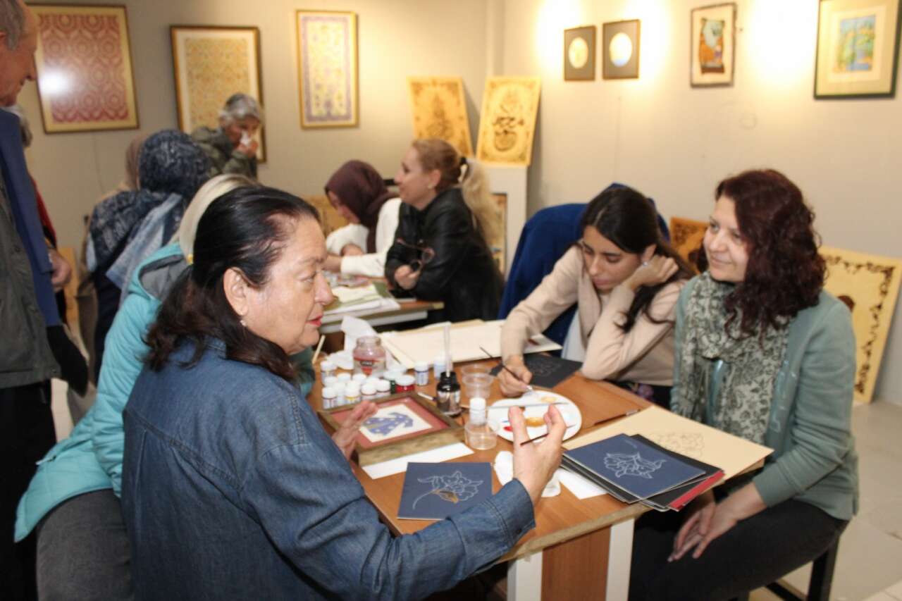 akdeniz-universitesinde-kusaklar-sanatla-bulustu