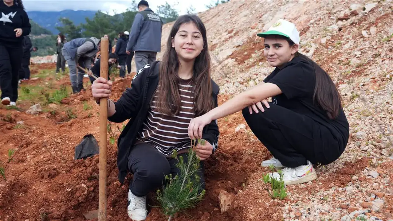 alanyada-yanginlarin-izini-silecek-seferberlik-kizilcamlar-umut-oldu