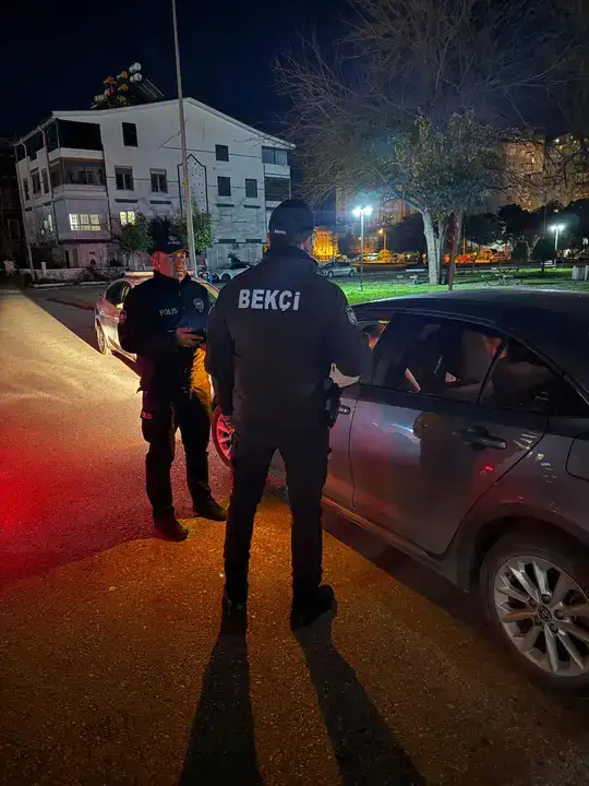 doner-bicakli-saldiri-olmustu-muratpasa-fenerde-gece-operasyonlari