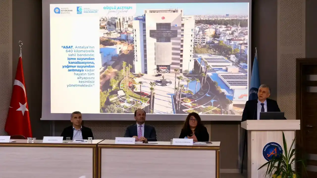 akdeniz-universitesinde-ogrencilere-su-etigi-vurgusu-gelecek-icin-kritik-uyari