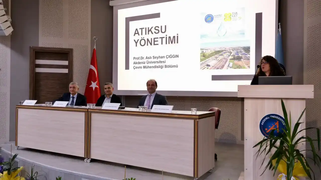 akdeniz-universitesinde-ogrencilere-su-etigi-vurgusu-gelecek-icin-kritik-uyari
