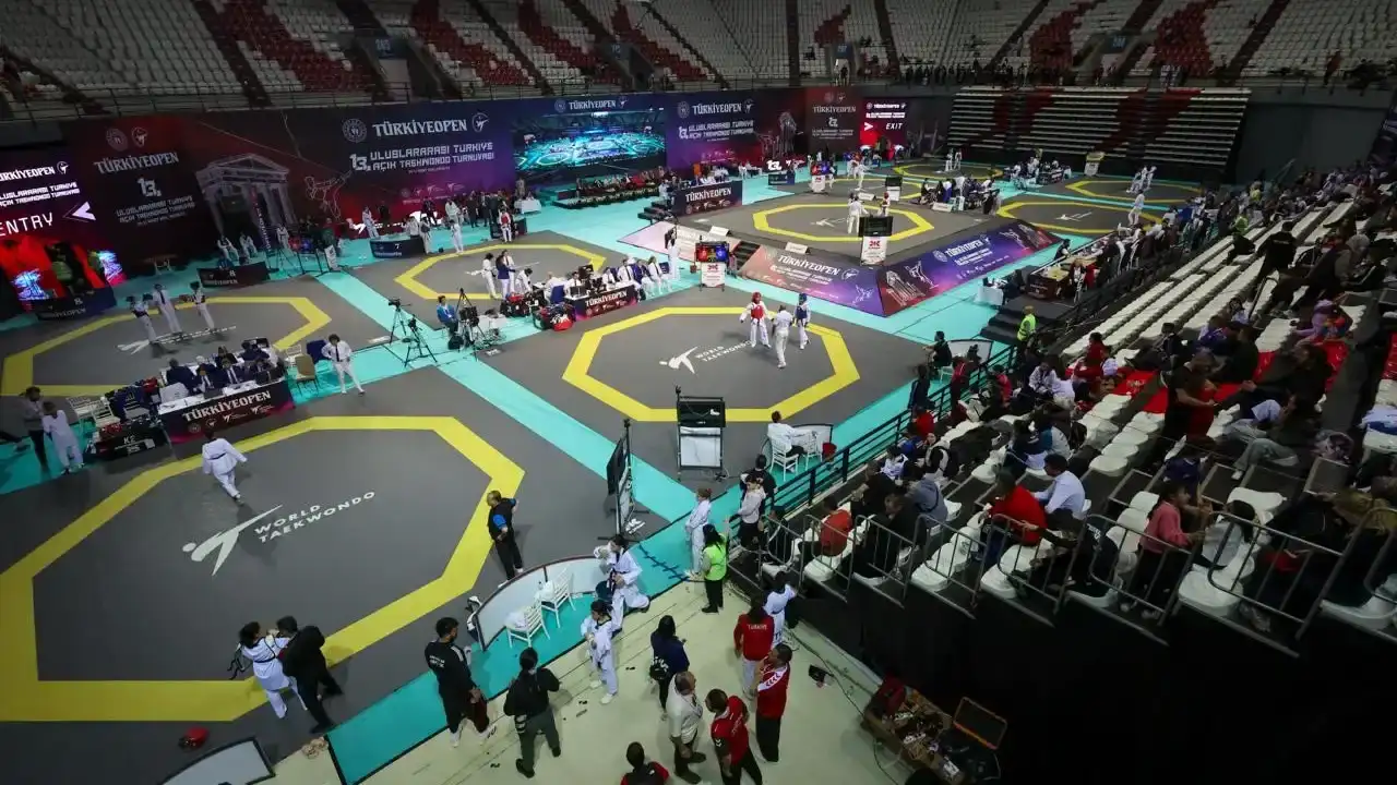 antalyada-taekwondo-turnuvasi-devam-ediyor