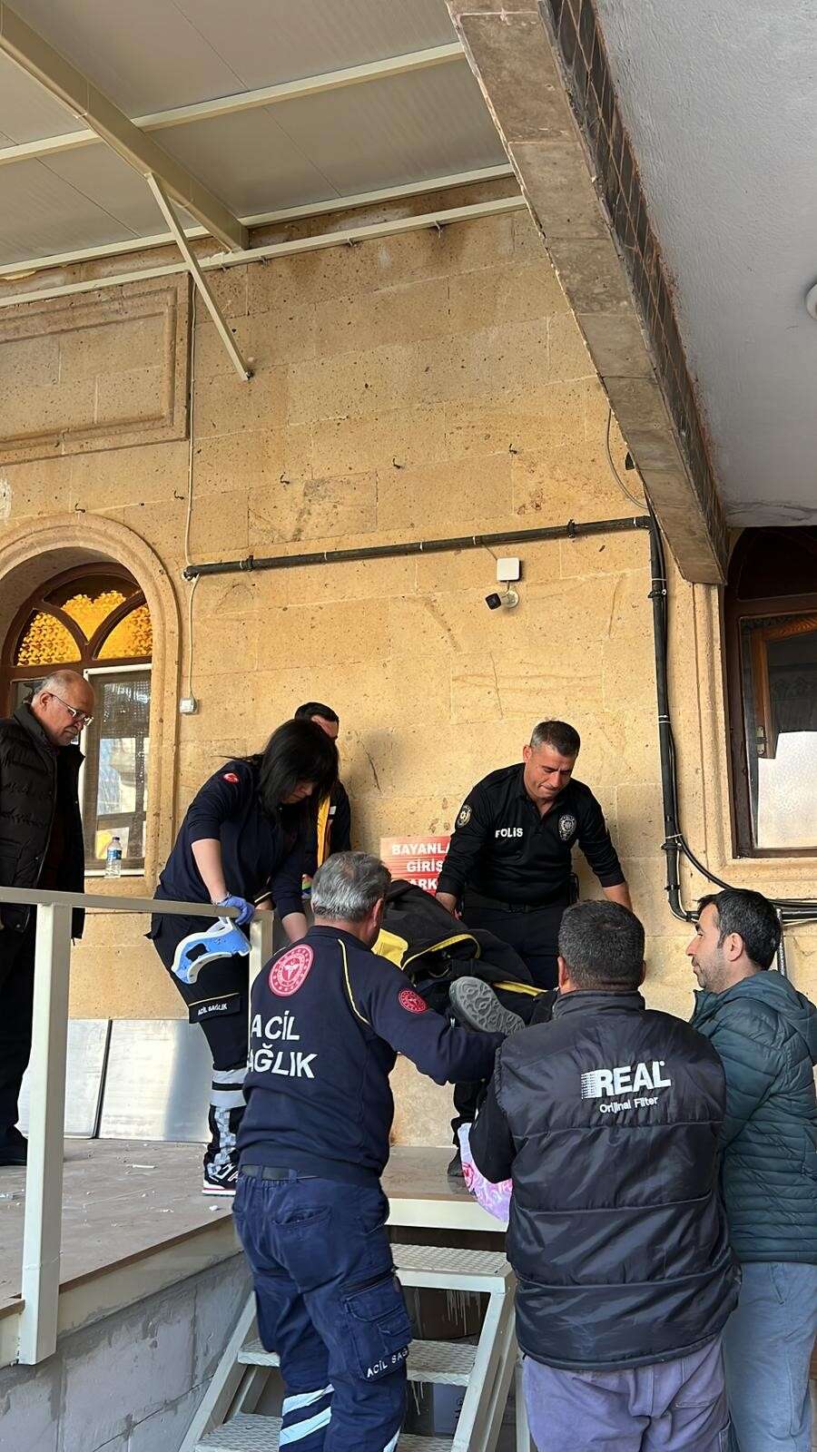 bucakta-is-kazasi-camide-calisirken-merdivenden-dustuler