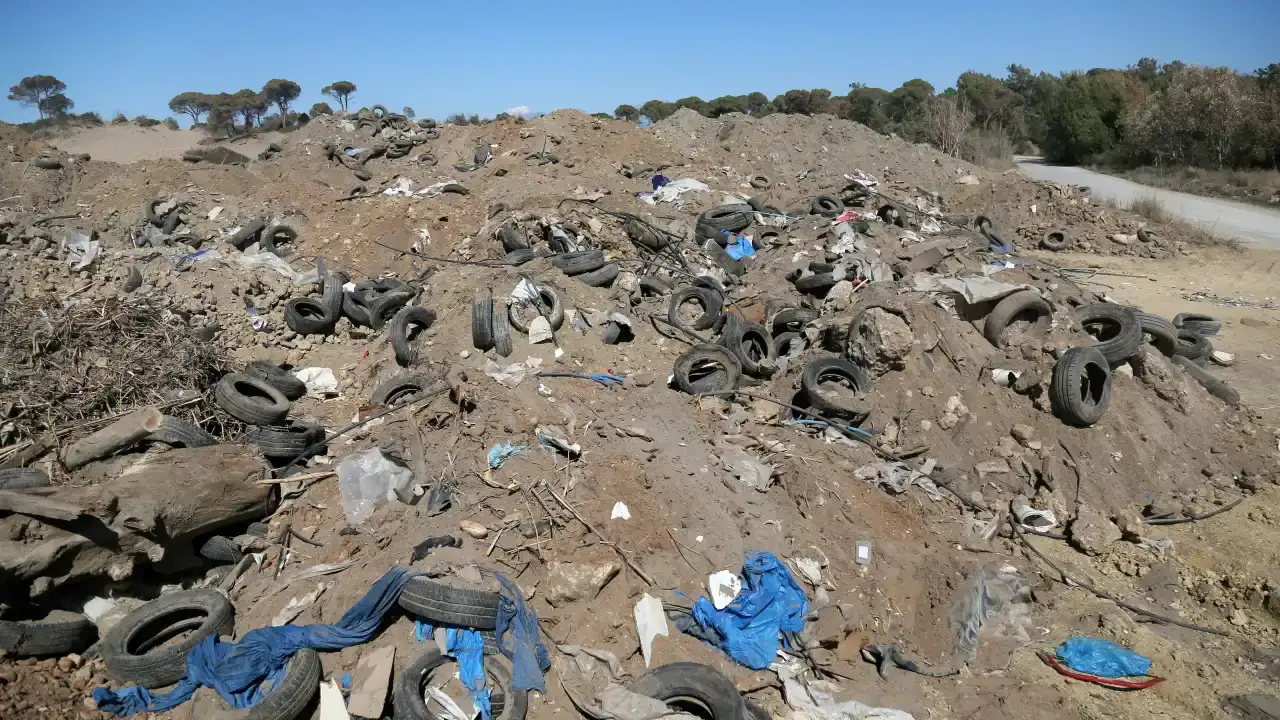 antalya-kumkoy-sahilindeki-kumun-ph-dengesiyle-oynamislar