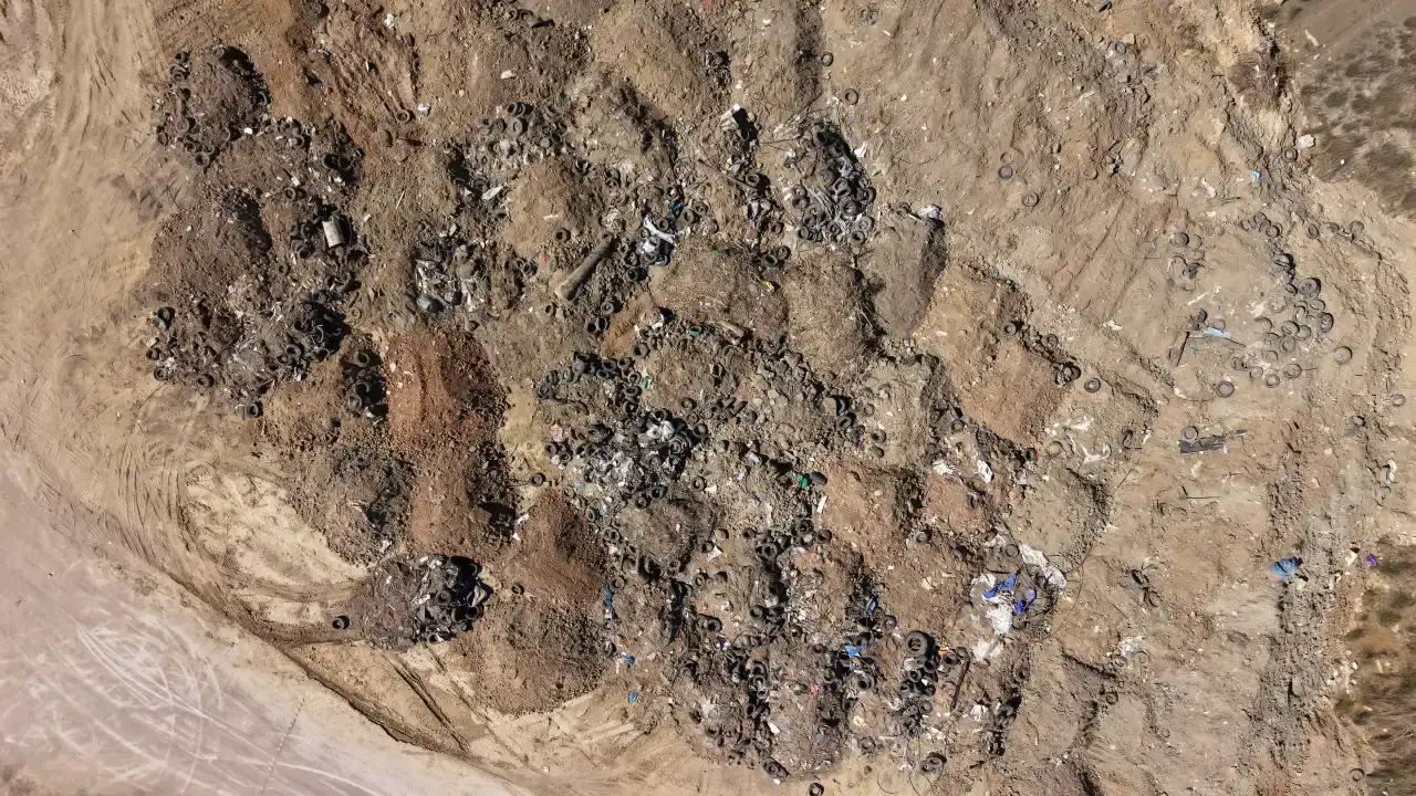 antalya-kumkoy-sahilindeki-kumun-ph-dengesiyle-oynamislar