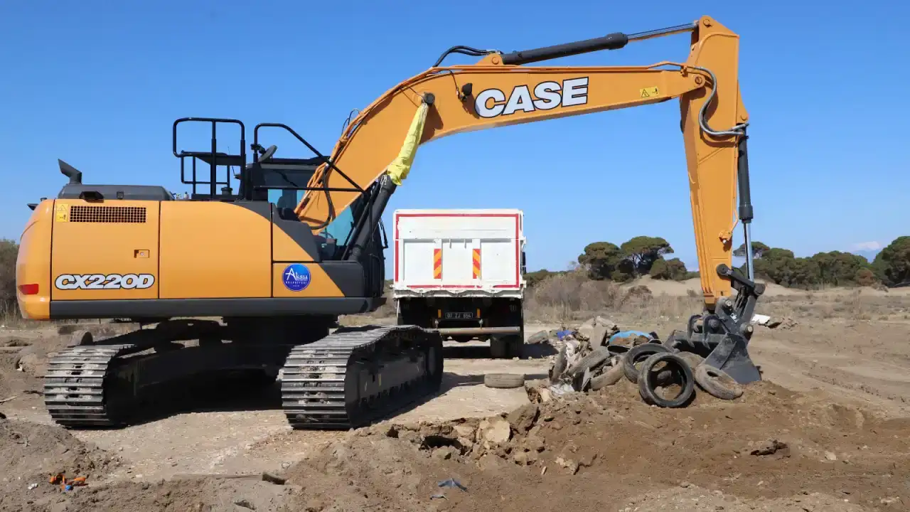 antalya-kumkoy-sahilindeki-kumun-ph-dengesiyle-oynamislar