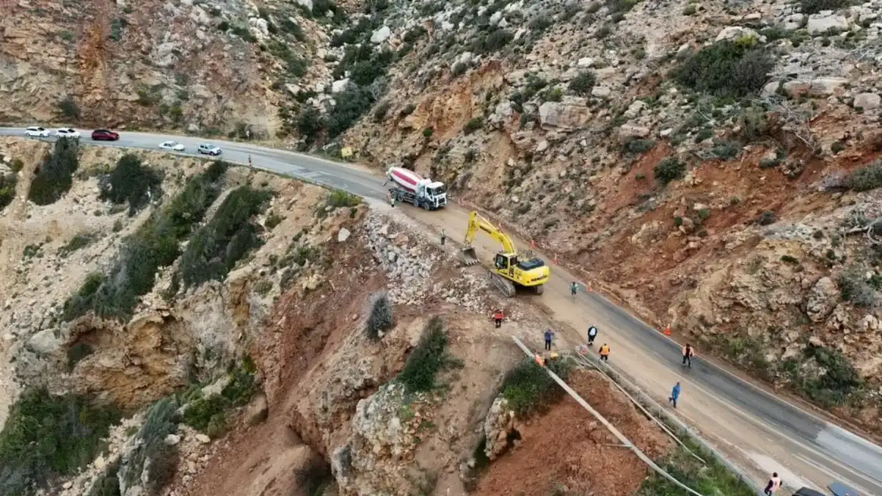 coken-antalya-mersin-yolunda-calismalar-suruyor-trafik-kontrollu-saglaniyor