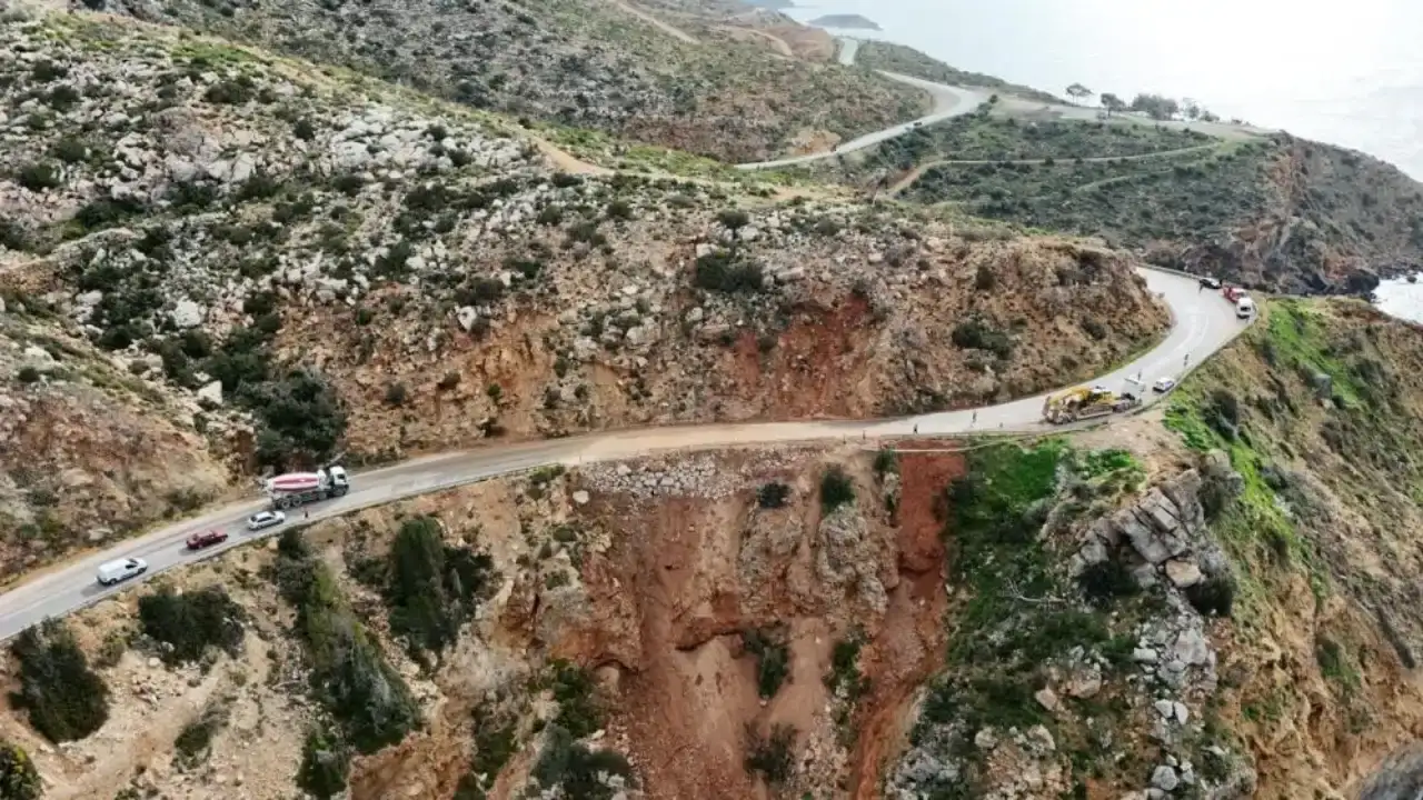 coken-antalya-mersin-yolunda-calismalar-suruyor-trafik-kontrollu-saglaniyor