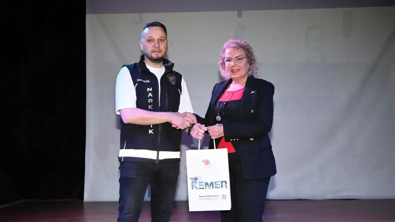 kemerde-en-iyi-narkotik-polisi-anne-semineri-duzenlendi