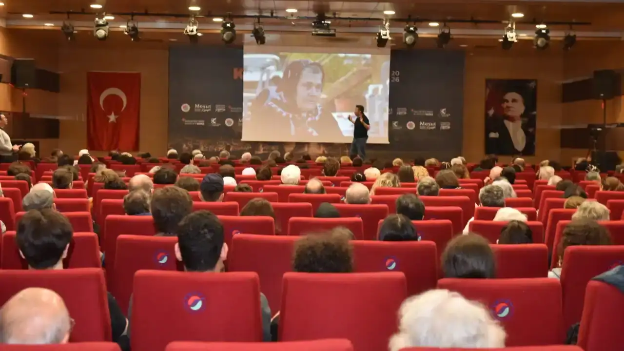 kepez-kitap-fuarinda-onur-konugu-izgorene-yogun-ilgi