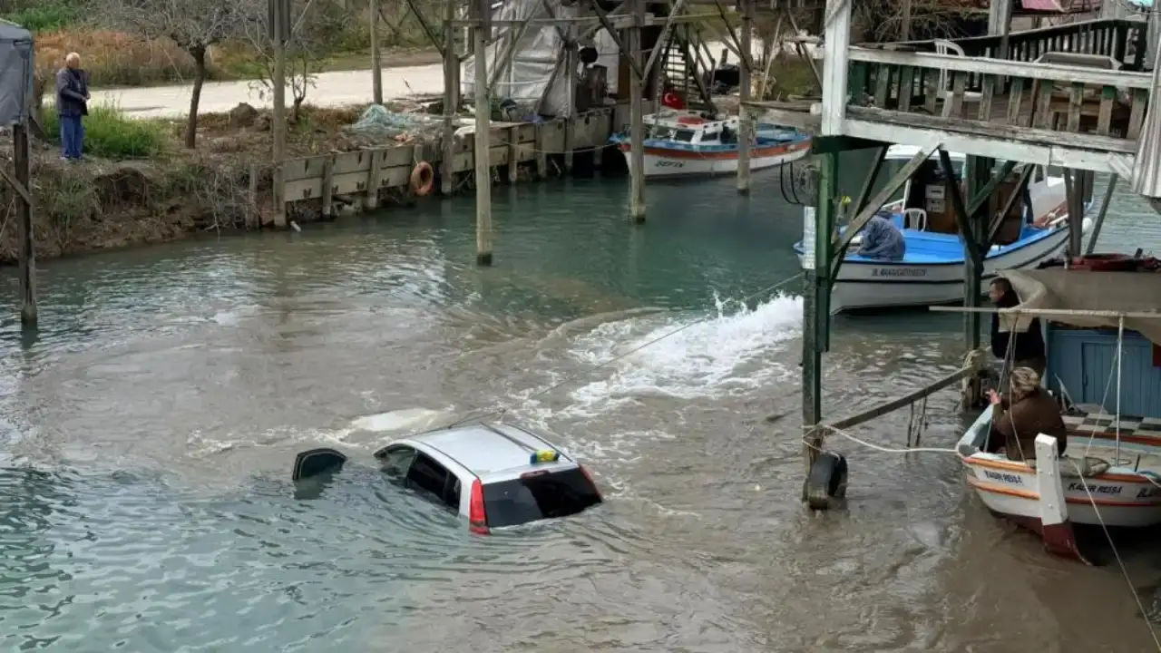 serikte-kontrolden-cikan-otomobil-irmaga-uctu-3-kisi-son-anda-kurtuldu